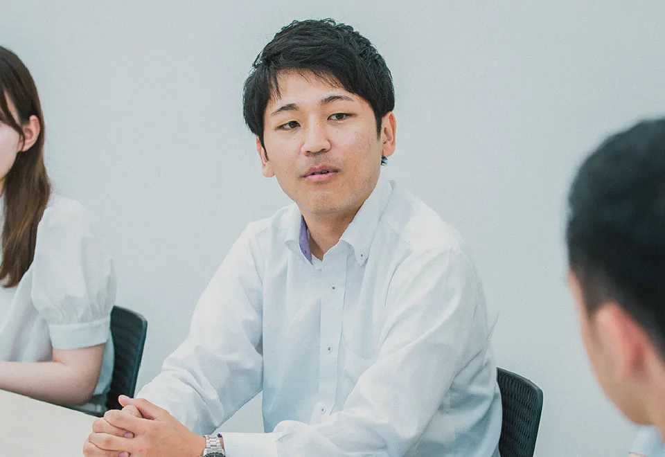 クロストーク 社員画像