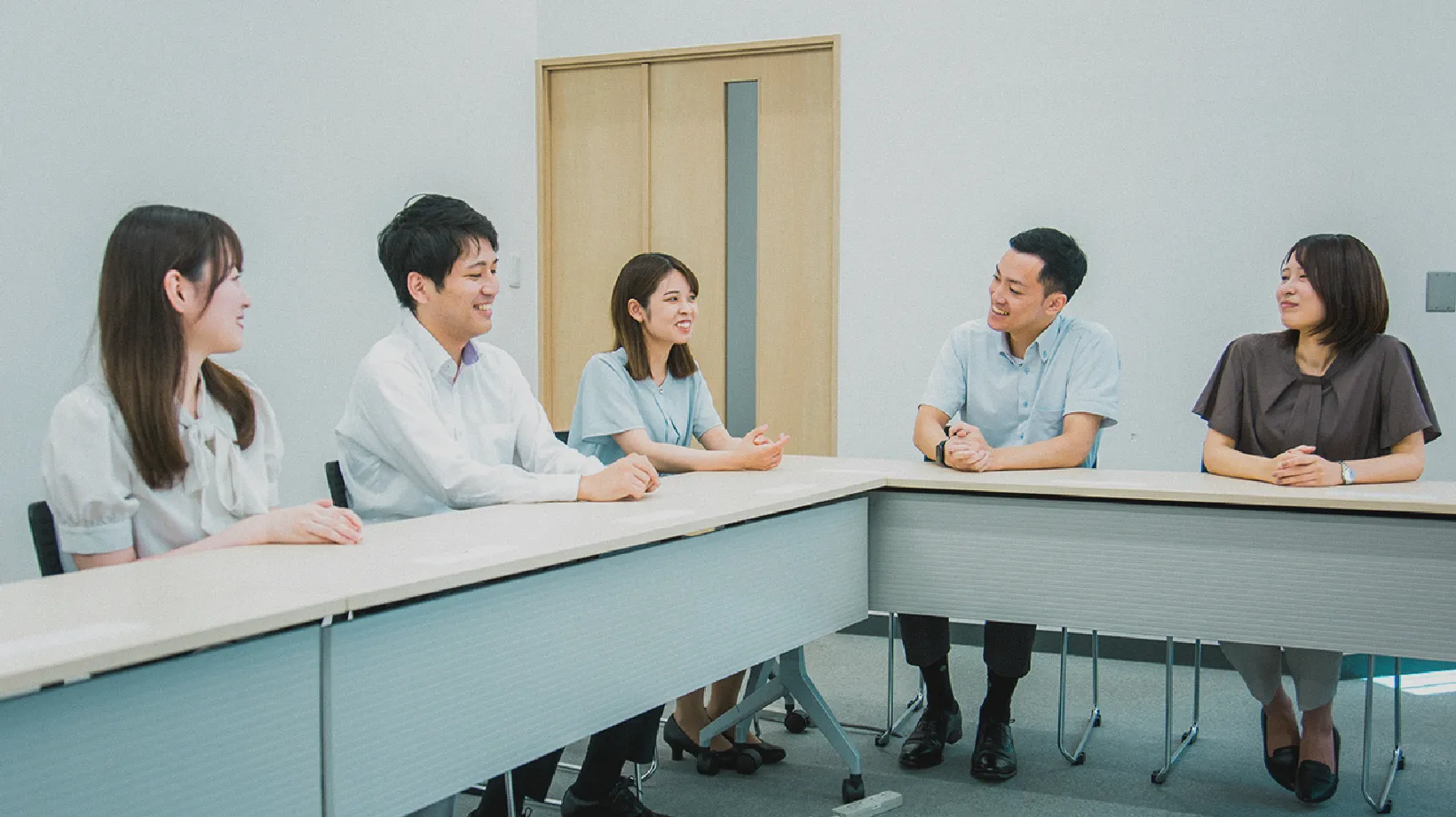 クロストーク 社員画像
