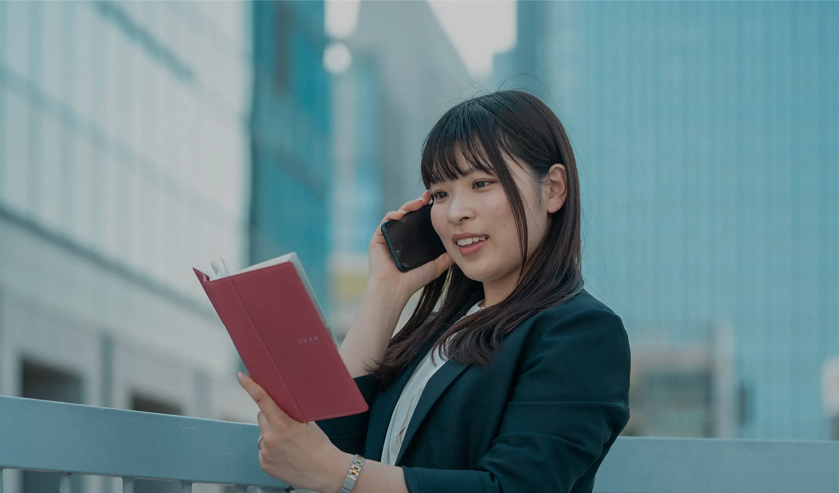 TOPページ メインビジュアル 社員画像